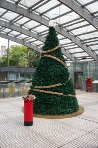 El Subte porteño se viste de Navidad: un árbol gigante, talleres y un viaje directo al encuentro con Papá Noel