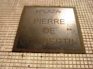 🏅 Plazoleta Pierre de Coubertin: el espíritu olímpico late en pleno Retiro