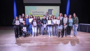 Inglés, francés e italiano con diploma internacional: estudiantes porteños recibieron sus certificaciones en el Polo Saavedra 🏅