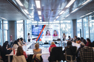 Más de 40 emprendedoras porteñas aprendieron a usar inteligencia artificial para potenciar sus negocios 🤖💜
