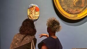 El Museo Larreta invita a “habitar” sus salas con una experiencia performática que mezcla arte, cuerpo y reflexión 🗿🎭