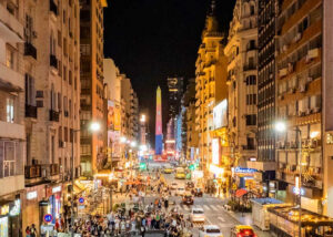De Palermo al Luna Park: el nuevo recorrido autoguiado para descubrir la avenida Corrientes